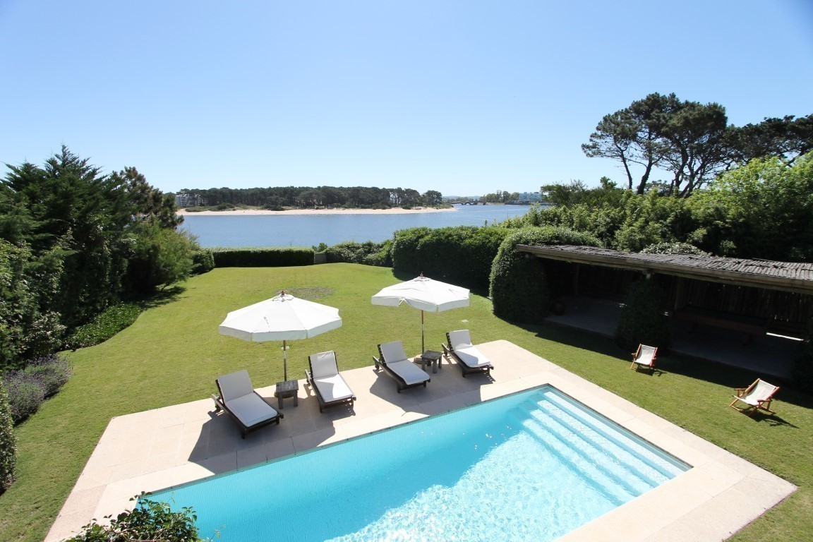 Magnifica casa en alquiler sobre el mar en La Barra